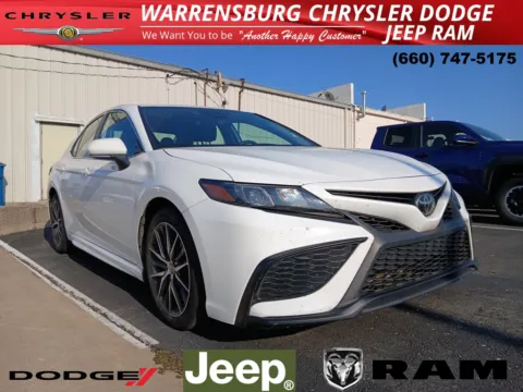 White 2024 Toyota Camry SE for sale in Warrensburg, MO