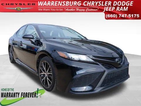Black 2024 Toyota Camry SE for sale in Warrensburg, MO