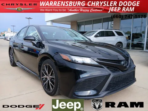 Black 2024 Toyota Camry SE for sale in Warrensburg, MO