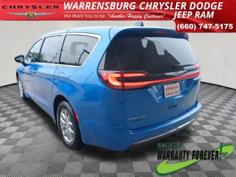 More photos of 2026 Chrysler Pacifica Select at Warrensburg CDJR, MO