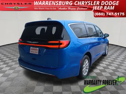 Another view of 2026 Chrysler Pacifica Select for sale in Warrensburg, MO at Warrensburg CDJR
