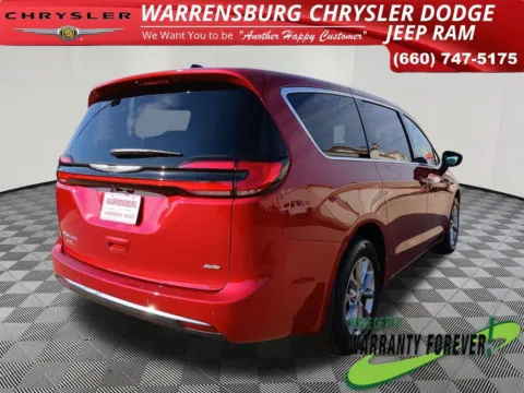 Another view of 2026 Chrysler Pacifica Select for sale in Warrensburg, MO at Warrensburg CDJR