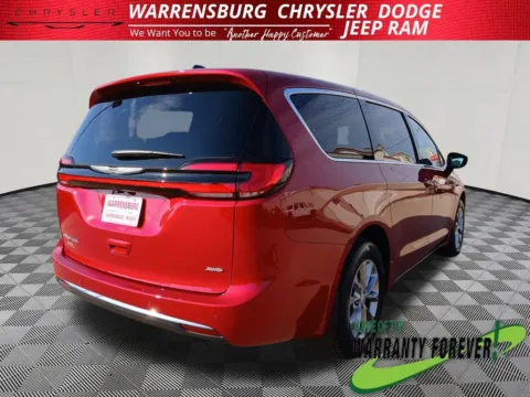 Another view of 2026 Chrysler Pacifica Select for sale in Warrensburg, MO at Warrensburg CDJR