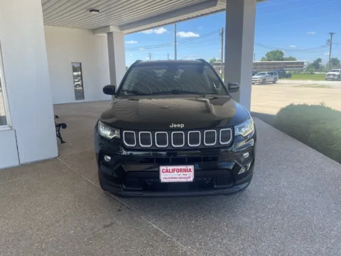 Photos of 2022 Jeep Compass Latitude Lux for sale in California, MO at California CDJR