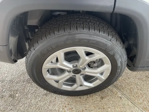 More photos of 2025 Jeep Compass Latitude at California CDJR, MO
