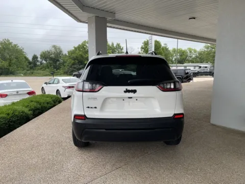 More photos of 2023 Jeep Cherokee Altitude at California CDJR, MO