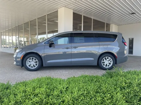 More photos of 2025 Chrysler Pacifica Select at California CDJR, MO