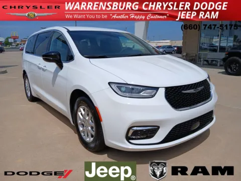 White 2025 Chrysler Pacifica Select for sale in Warrensburg, MO