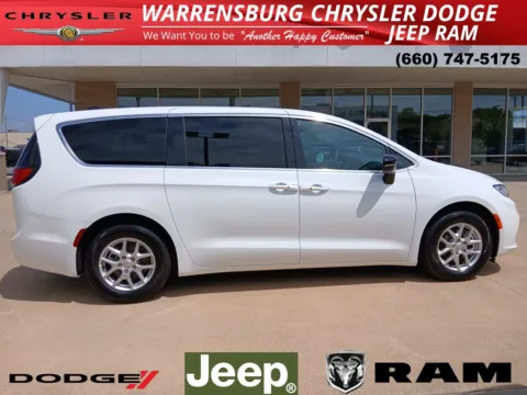 Photos of 2025 Chrysler Pacifica Select for sale in Warrensburg, MO at Warrensburg CDJR