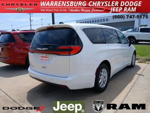 Another view of 2025 Chrysler Pacifica Select for sale in Warrensburg, MO at Warrensburg CDJR