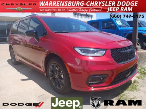 Red 2025 Chrysler Pacifica Select for sale in Warrensburg, MO