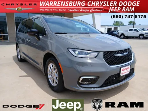 Gray 2025 Chrysler Pacifica Select for sale in Warrensburg, MO