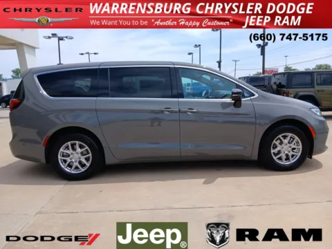 Photos of 2025 Chrysler Pacifica Select for sale in Warrensburg, MO at Warrensburg CDJR