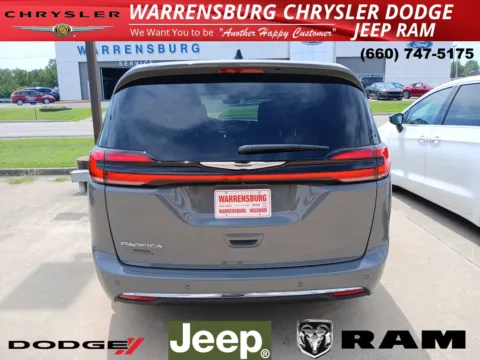 More photos of 2025 Chrysler Pacifica Select at Warrensburg CDJR, MO