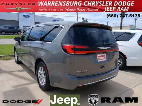 More photos of 2025 Chrysler Pacifica Select at Warrensburg CDJR, MO