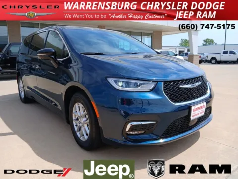 Blue 2025 Chrysler Pacifica Select for sale in Warrensburg, MO