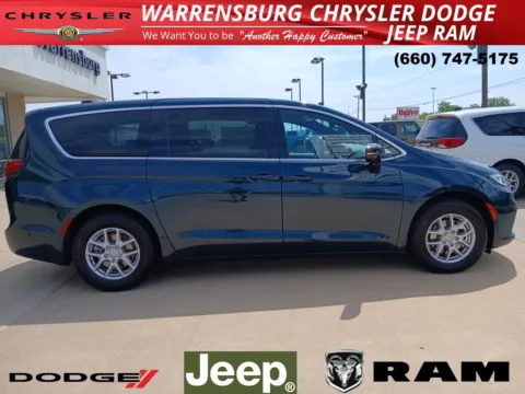 Photos of 2025 Chrysler Pacifica Select for sale in Warrensburg, MO at Warrensburg CDJR