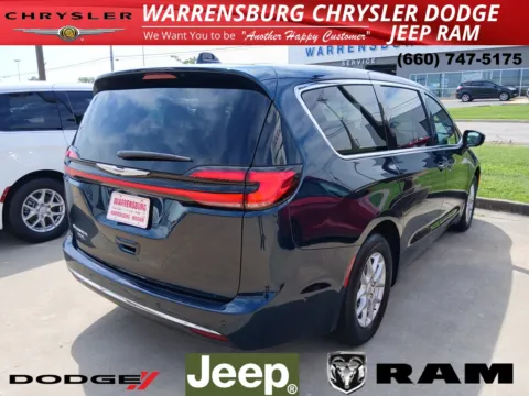 Another view of 2025 Chrysler Pacifica Select for sale in Warrensburg, MO at Warrensburg CDJR