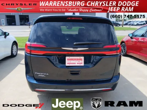 More photos of 2025 Chrysler Pacifica Select at Warrensburg CDJR, MO