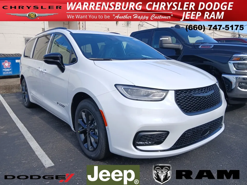 White 2025 Chrysler Pacifica Select for sale in Warrensburg, MO