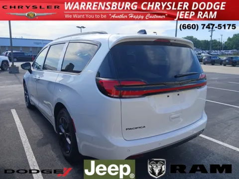 More photos of 2025 Chrysler Pacifica Select at Warrensburg CDJR, MO