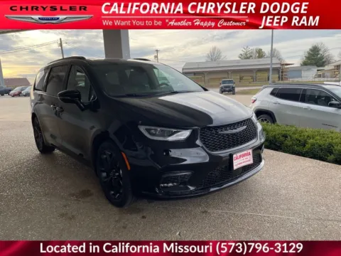 Another view of 2026 Chrysler Pacifica Limited for sale in California, MO at California CDJR