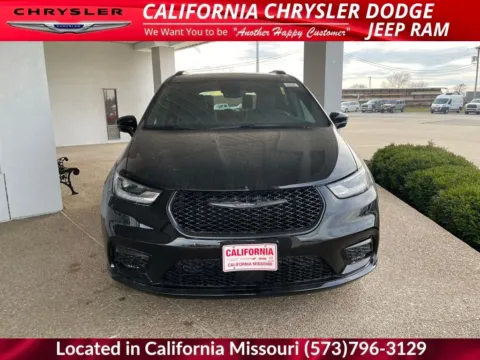 Photos of 2026 Chrysler Pacifica Limited for sale in California, MO at California CDJR