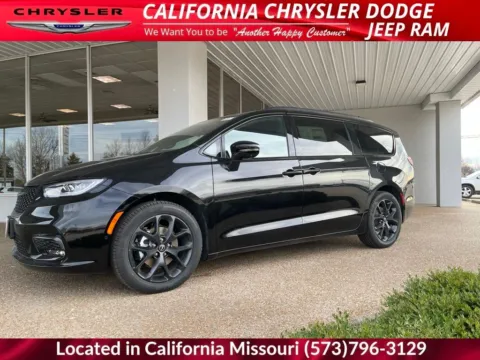 More photos of 2026 Chrysler Pacifica Limited at California CDJR, MO