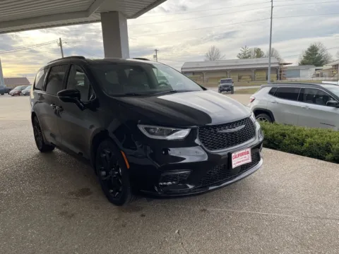 Another view of 2026 Chrysler Pacifica Limited for sale in California, MO at California CDJR