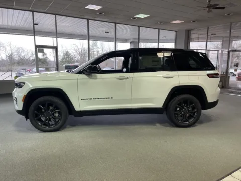 Another view of 2025 Jeep Grand Cherokee Limited for sale in California, MO at California CDJR