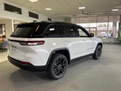 More photos of 2025 Jeep Grand Cherokee Limited at California CDJR, MO