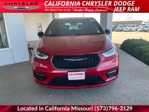 Photos of 2026 Chrysler Pacifica Select for sale in California, MO at California CDJR
