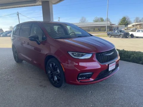 Another view of 2026 Chrysler Pacifica Select for sale in California, MO at California CDJR