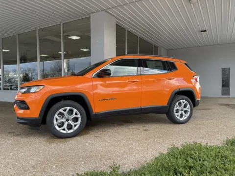More photos of 2026 Jeep Compass Latitude at California CDJR, MO