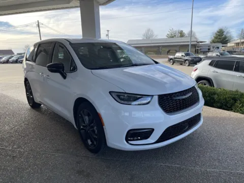 Another view of 2026 Chrysler Pacifica Select for sale in California, MO at California CDJR