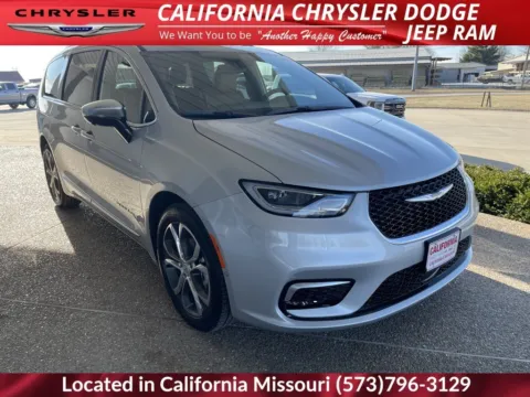 Another view of 2026 Chrysler Pacifica Pinnacle for sale in California, MO at California CDJR