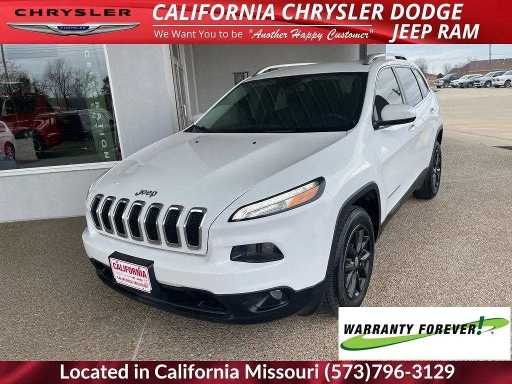 White 2018 Jeep Cherokee Latitude for sale in California, MO