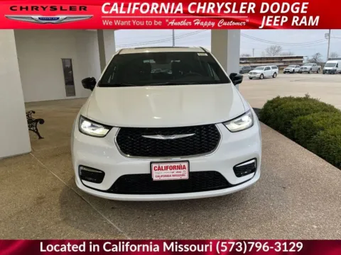 Photos of 2026 Chrysler Pacifica Limited for sale in California, MO at California CDJR