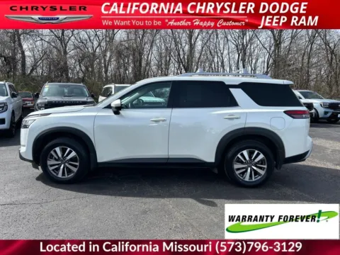 More photos of 2022 Nissan Pathfinder SL at California CDJR, MO