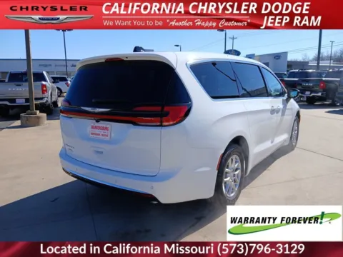 Another view of 2026 Chrysler Pacifica Select for sale in California, MO at California CDJR