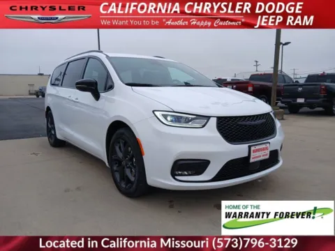 White 2026 Chrysler Pacifica Select for sale in California, MO