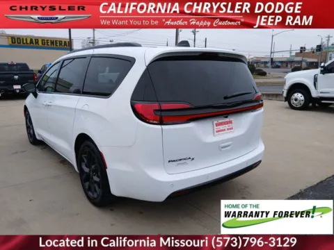 More photos of 2026 Chrysler Pacifica Select at California CDJR, MO