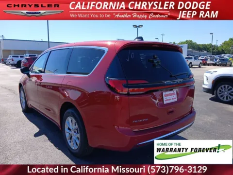 More photos of 2027 Chrysler Pacifica Select at California CDJR, MO