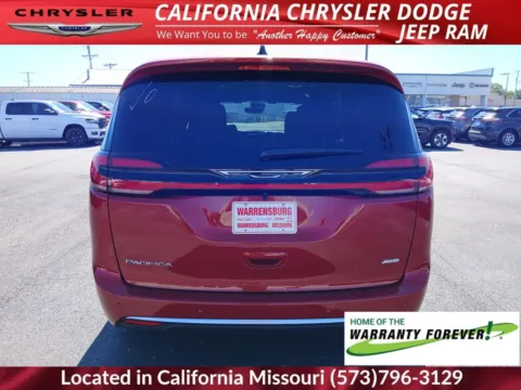 More photos of 2027 Chrysler Pacifica Select at California CDJR, MO