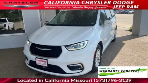 White 2022 Chrysler Pacifica Touring L for sale in California, MO