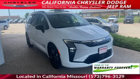 Another view of 2027 Chrysler Pacifica Select for sale in California, MO at California CDJR
