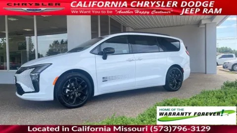 More photos of 2027 Chrysler Pacifica Select at California CDJR, MO