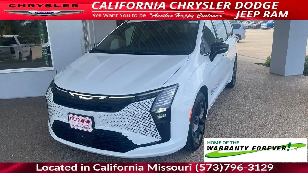 White 2027 Chrysler Pacifica Select for sale in California, MO