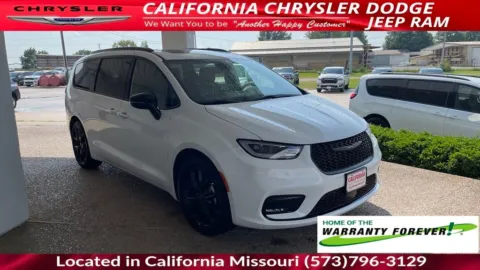 Another view of 2026 Chrysler Pacifica Limited for sale in California, MO at California CDJR
