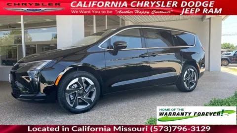 More photos of 2027 Chrysler Pacifica Limited at California CDJR, MO